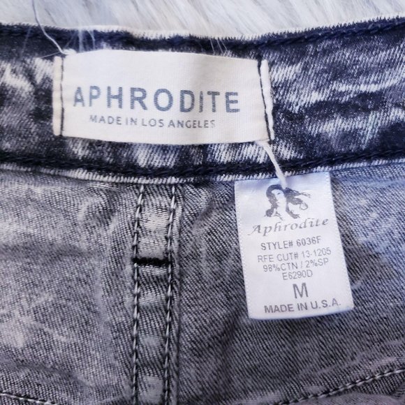 🌞 Aphrodite Los Angeles Destructed Denim Shorts - Picture 3 of 4